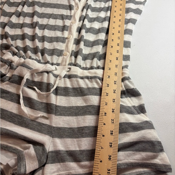Victoria’s Secret Gray & White Striped Romper Drawstring Size M Pockets Viscose - Picture 11 of 13